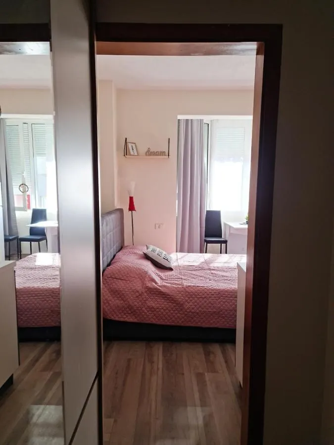 Lovely One Bedroom Studio In Tirana Albanien
